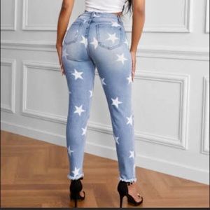 NEW DESTRUCTED RAW HEM STAR PRINT JEANS SZ SMALL NWT BUTT LIFT